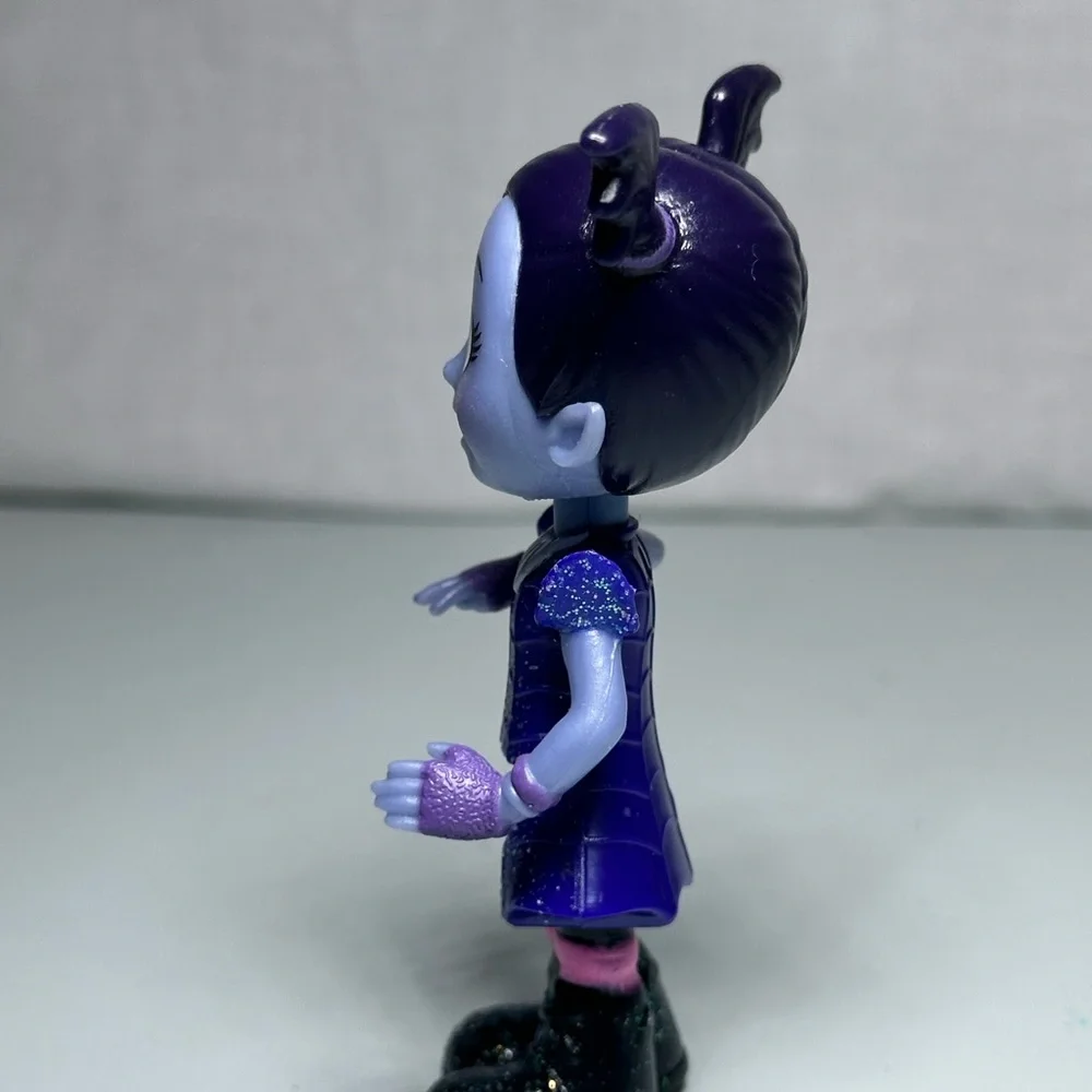 2017 Collectible Disney‎ Junior Vampirina 3 1/2